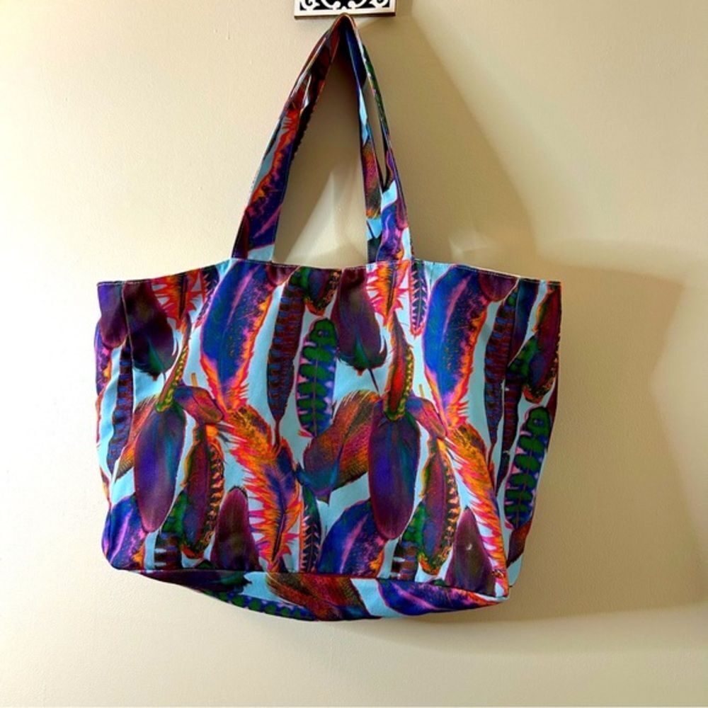 PILYQ tote psychedelic rainbow feathers, EUC